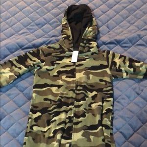 Boys children’s place zip up PJs